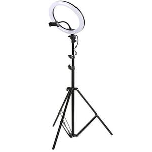 Ringlicht auf Stativ